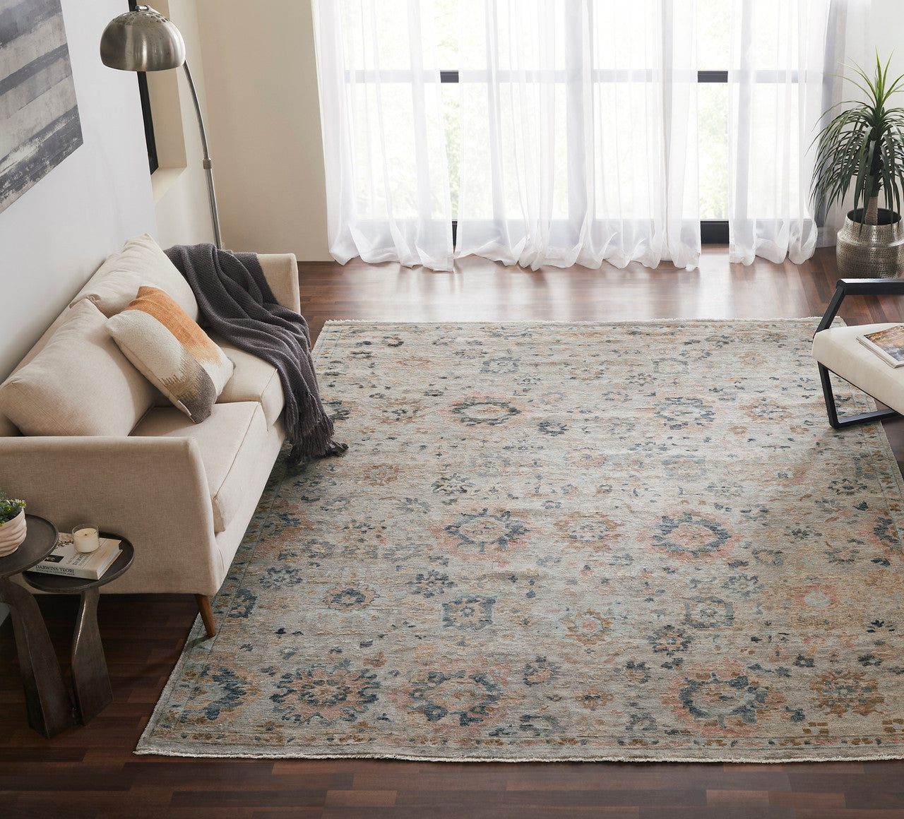 6' x 9' Transitional Hand-Knotted Wool rug, Rug #LR8120