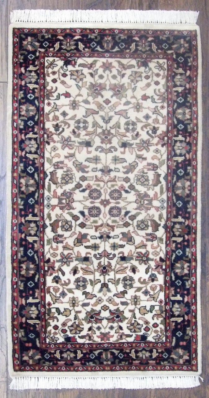 Traditional Hand-Knotted Wool rug, Rug #101-11196