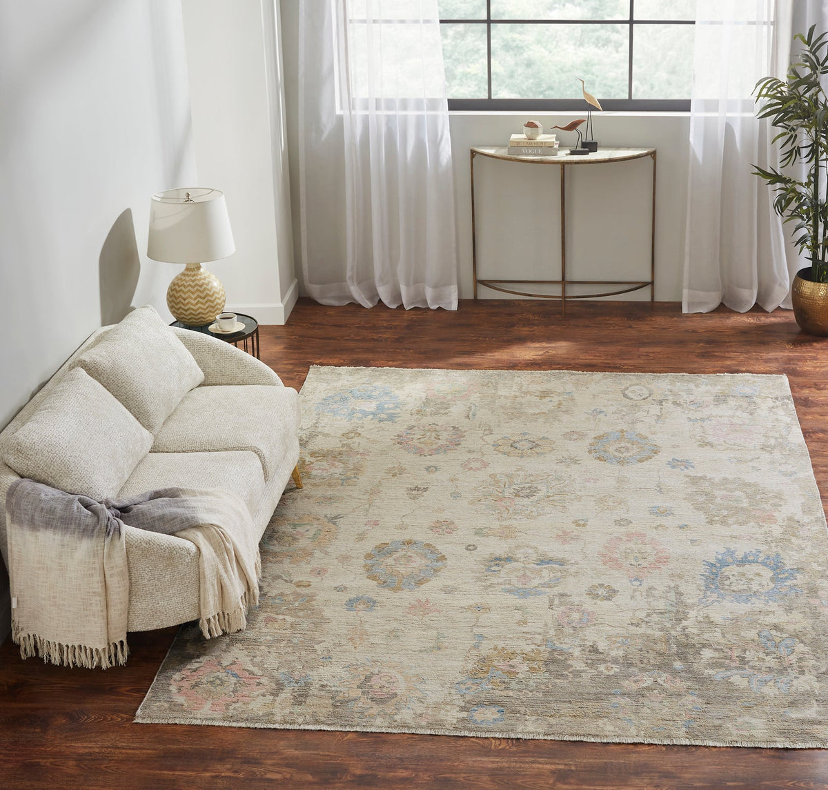 6' x 9' Transitional Hand-Knotted Wool rug, Rug #AF12900