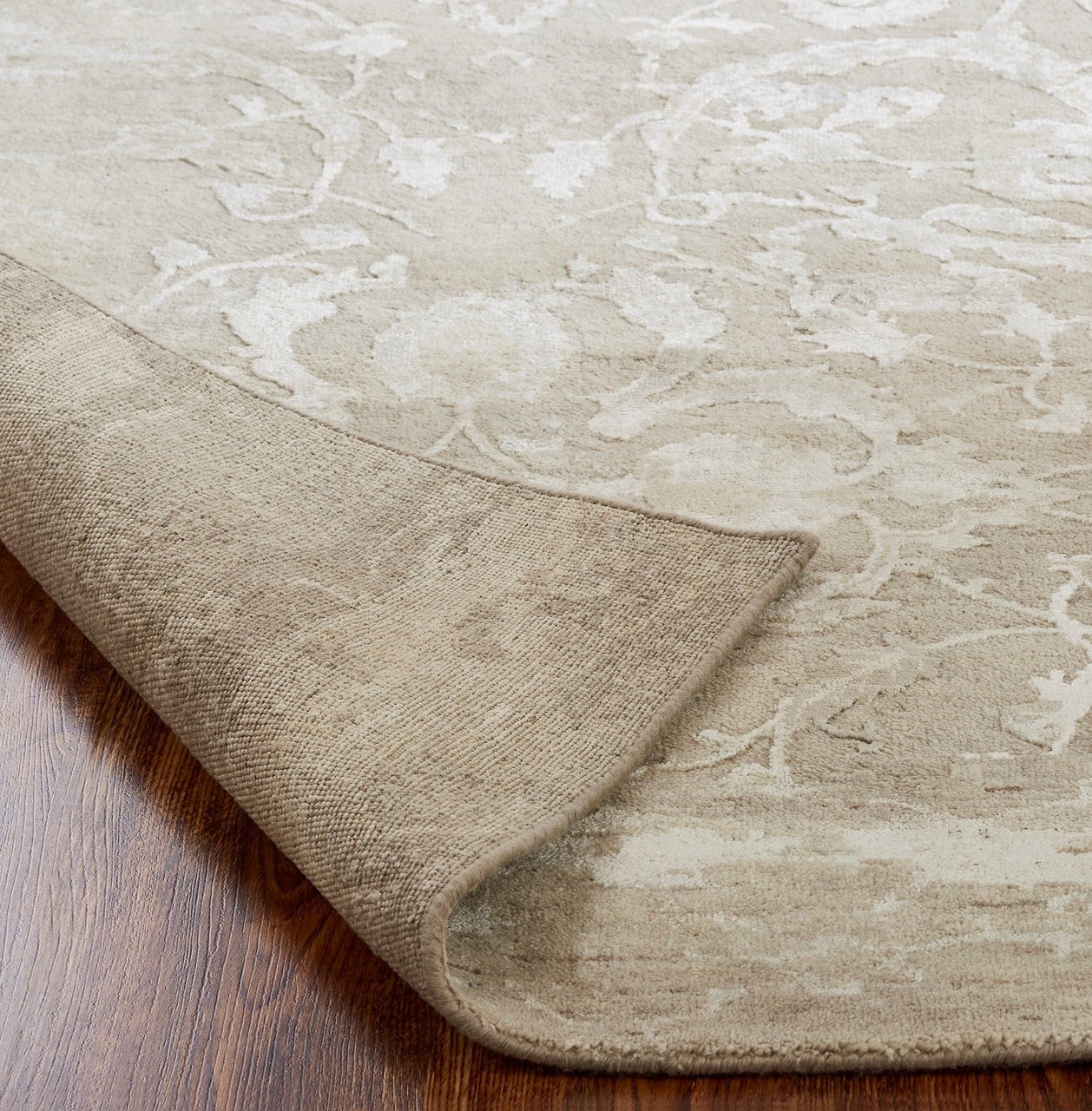 4' x 6' Transitional Hand-Knotted Silk rug, Rug #HZ4361