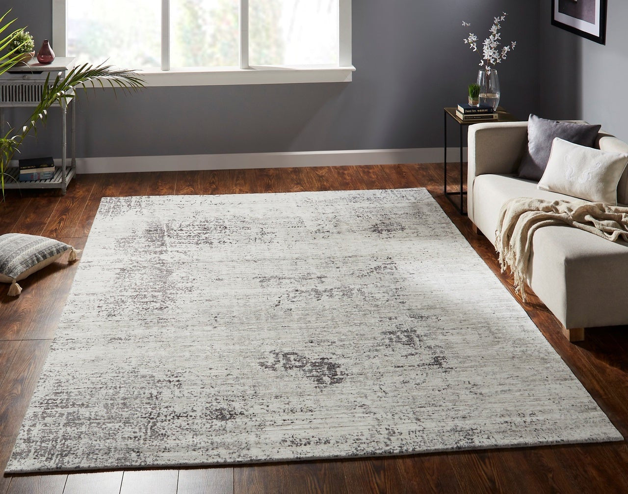 5'6" x 8'6" Modern Hand Loom Silk rug, Rug #RY0681
